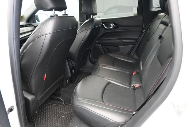 Used 2025 Jeep Compass Trailhawk AWD/4WD image 16