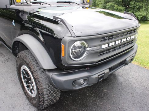 Used 2024 Ford Bronco Black Diamond w/ Sasquatch Package AWD/4WD image 2