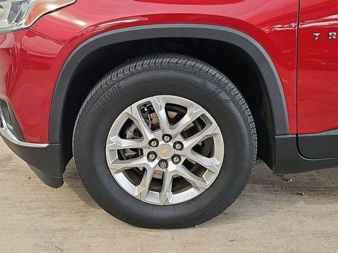 Used 2021 Chevrolet Traverse LT image 9