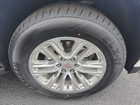 Certified 2024 GMC Yukon SLT w/ SLT Premium Package image 10