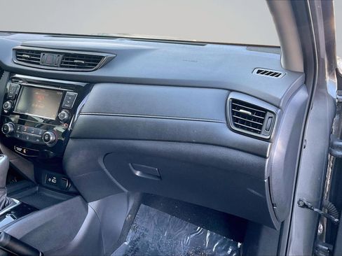 Used 2020 Nissan Rogue S image 17