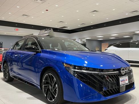 New 2026 Nissan Sentra SR w/ Floor Mat Package FWD image 2