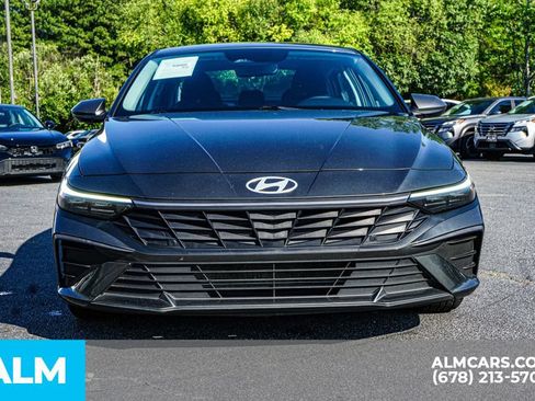 Used 2024 Hyundai Elantra SEL FWD image 9