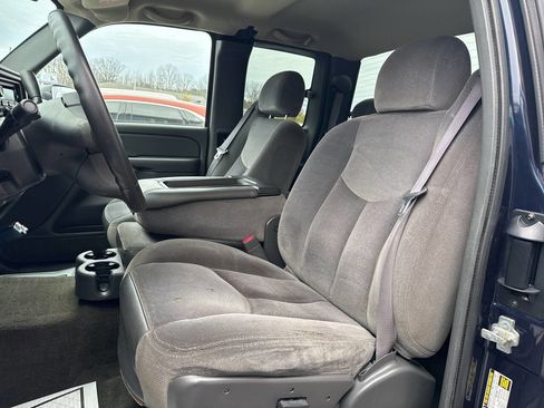 Used 2005 GMC Sierra 2500 SLE w/ Snow Plow Prep Package image 15