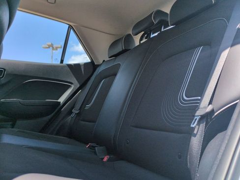 Used 2024 Hyundai Venue Limited FWD image 29
