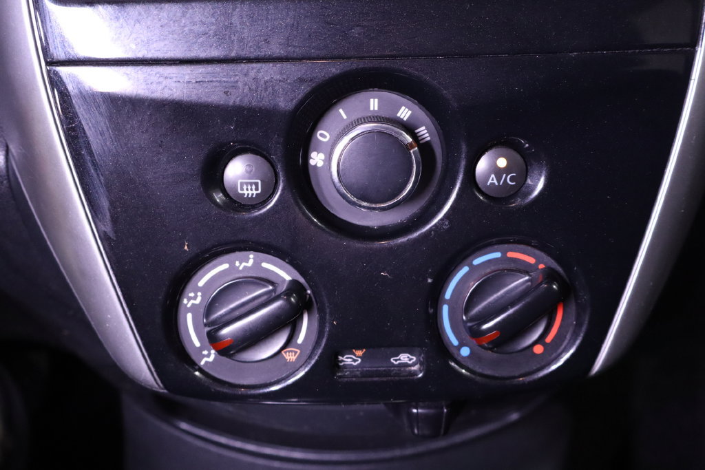 Used 2016 Nissan Versa Note SV FWD image 24
