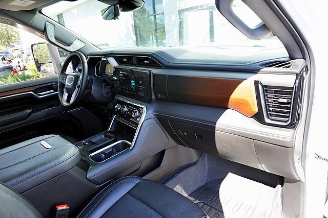 Used 2024 GMC Sierra 2500 Denali w/ Technology Package AWD/4WD image 19