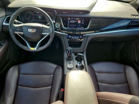 Used 2023 Cadillac XT6 Premium Luxury FWD image 12