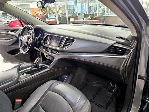 Used 2019 Buick Enclave Essence image 8