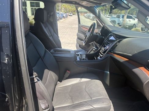 Used 2015 Cadillac Escalade Premium image 26