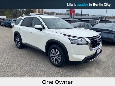 Certified 2024 Nissan Pathfinder SL AWD/4WD image 1