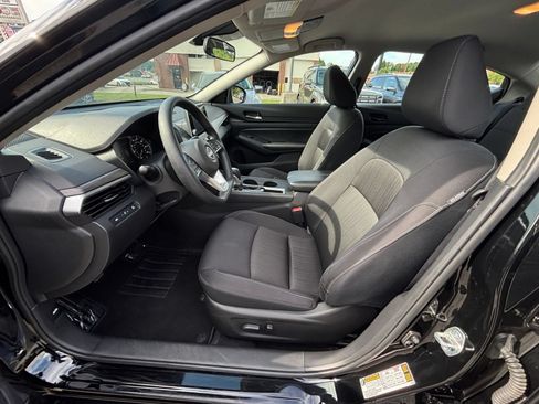 Used 2025 Nissan Altima 2.5 SV FWD image 28