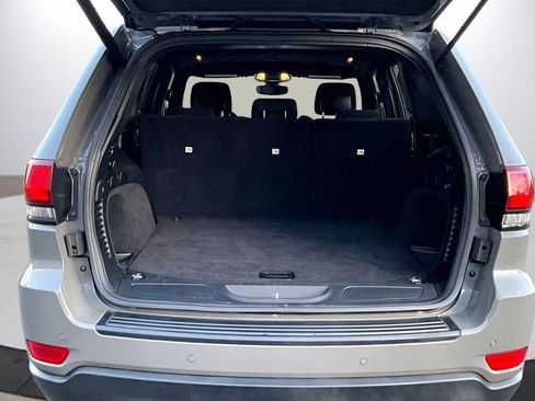 Used 2019 Jeep Grand Cherokee Laredo image 25