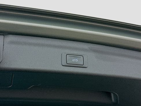 Used 2025 Audi Q3 2.0T Premium image 31