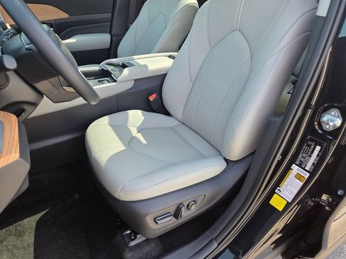 Used 2026 Toyota Grand Highlander AWD Hybrid image 6