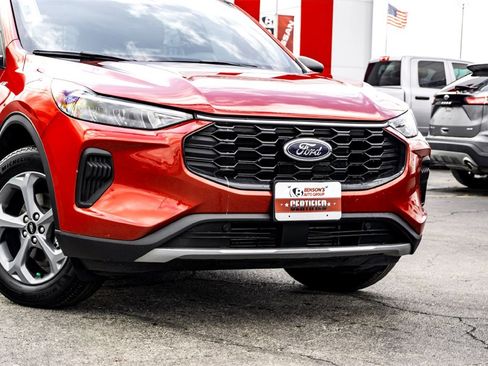 Used 2025 Ford Escape ST-Line image 3