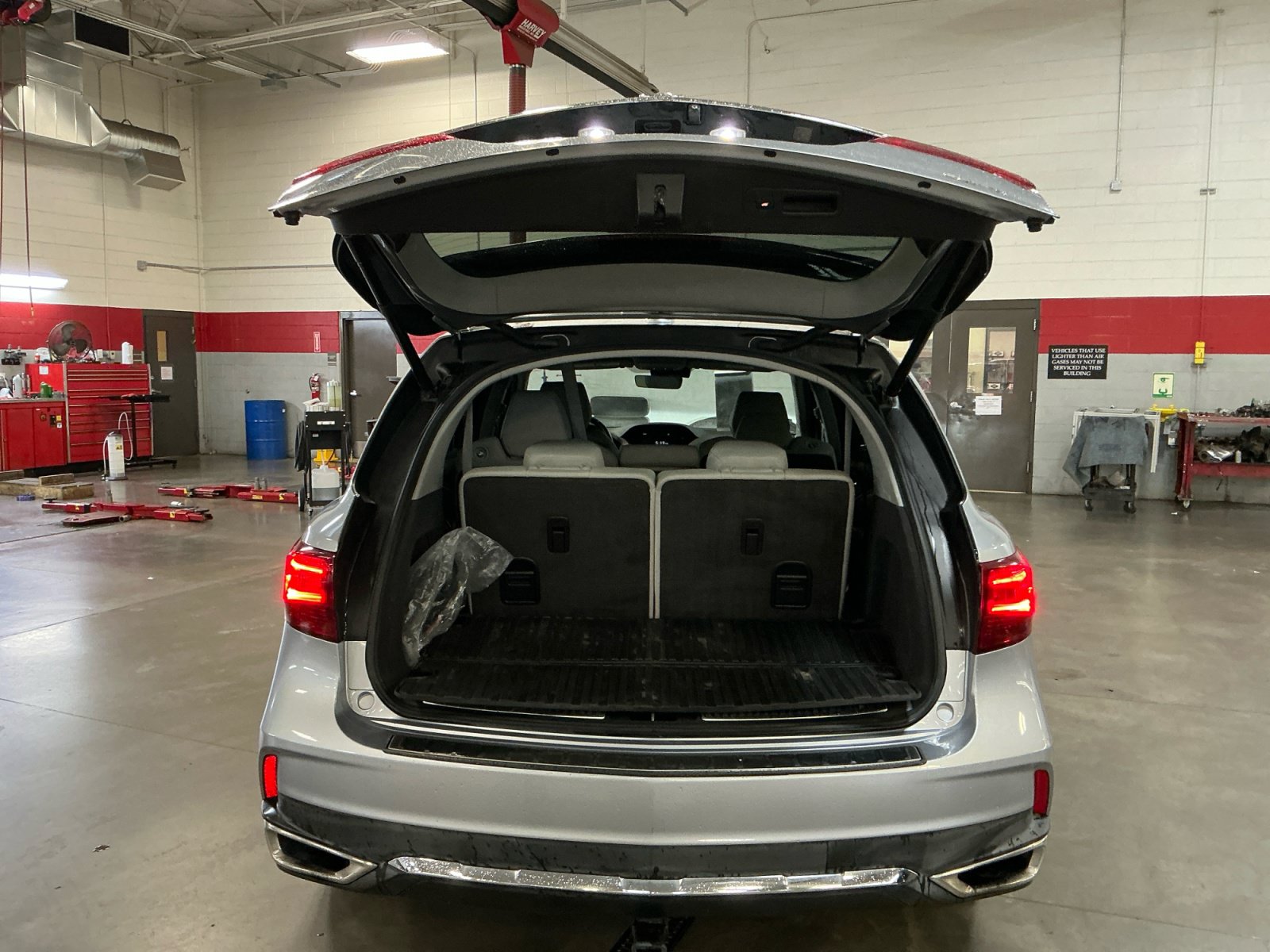 Used 2020 Acura MDX SH-AWD image 34
