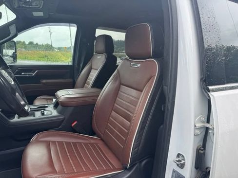 Used 2024 GMC Sierra 3500 Denali Ultimate AWD/4WD image 17