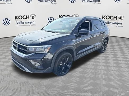 Used 2023 Volkswagen Taos SE w/ Panoramic Sunroof Package image 3