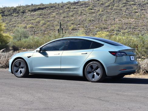 Used 2022 Tesla Model 3 Long Range AWD/4WD image 5