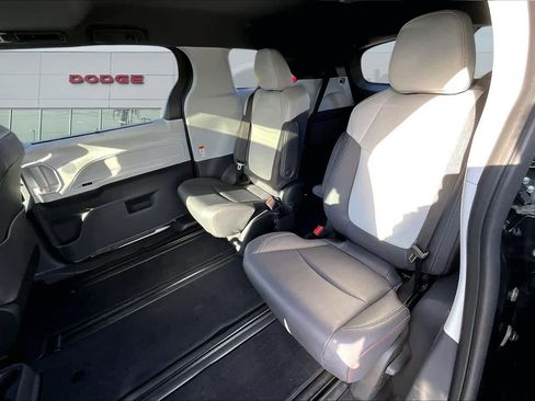 Used 2022 Toyota Sienna XSE image 13