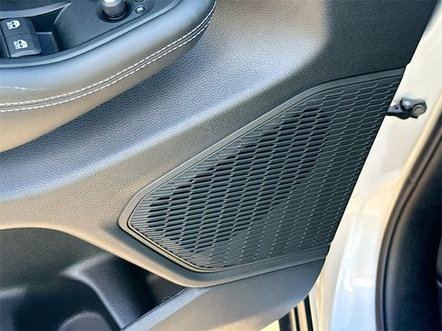 New 2025 Jeep Grand Cherokee L Laredo image 18