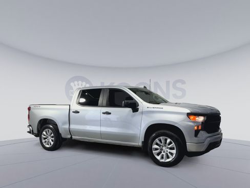 Used 2022 Chevrolet Silverado 1500 Custom AWD/4WD image 2