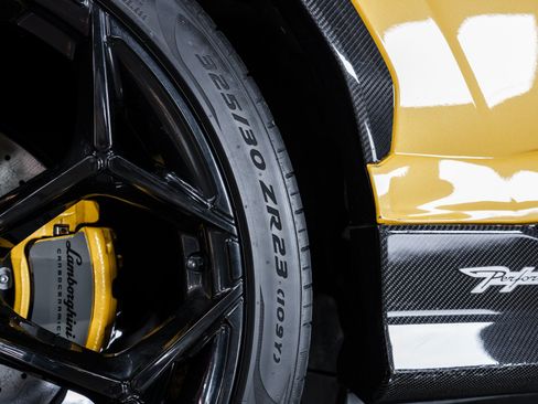 Used 2024 Lamborghini Urus Performante AWD/4WD image 48