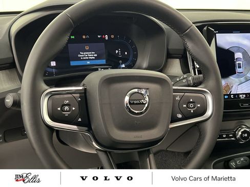 Used 2025 Volvo XC40 B5 Plus image 12