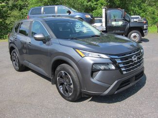 Used 2024 Nissan Rogue SV image 1