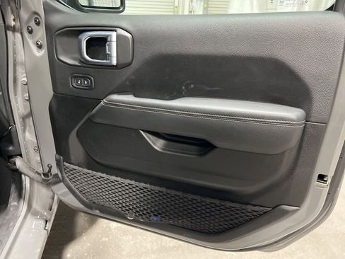 Used 2023 Jeep Wrangler Unlimited Sahara image 11