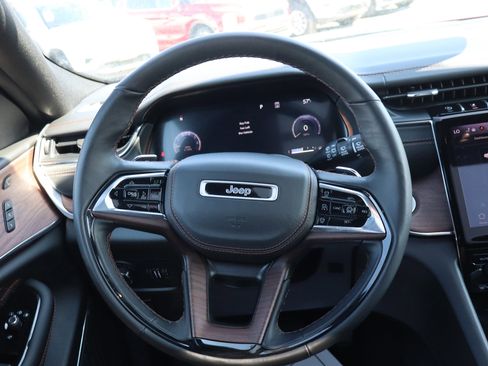 Used 2024 Jeep Grand Cherokee L Summit AWD/4WD image 12