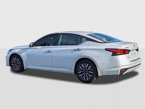 New 2025 Nissan Altima 2.5 SV image 3