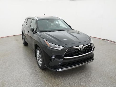 New 2026 Toyota Highlander Platinum AWD/4WD image 14