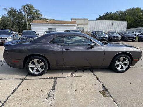 Used 2016 Dodge Challenger SXT image 8