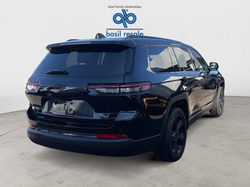 Used 2023 Jeep Grand Cherokee L Laredo image 5