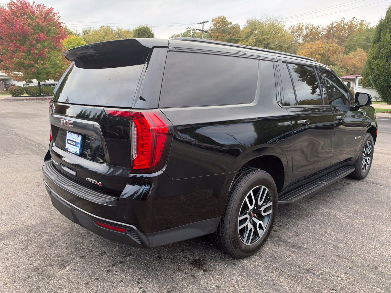 Used 2021 GMC Yukon XL AT4 w/ Rear Media and Nav Package AWD/4WD image 5