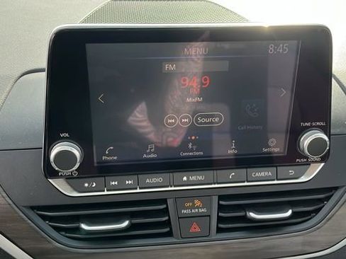 Used 2024 Nissan Altima 2.5 SV FWD image 11