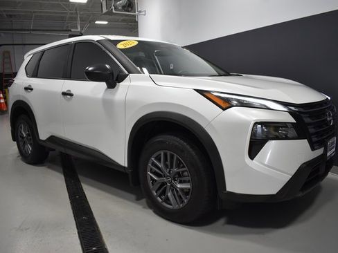 Certified 2025 Nissan Rogue S image 7