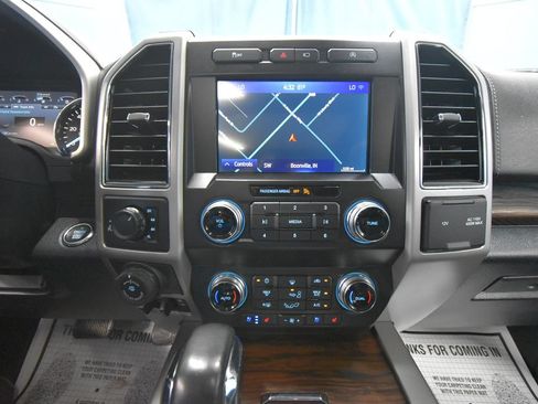 Used 2020 Ford F150 Lariat w/ Equipment Group 502A Luxury AWD/4WD image 25