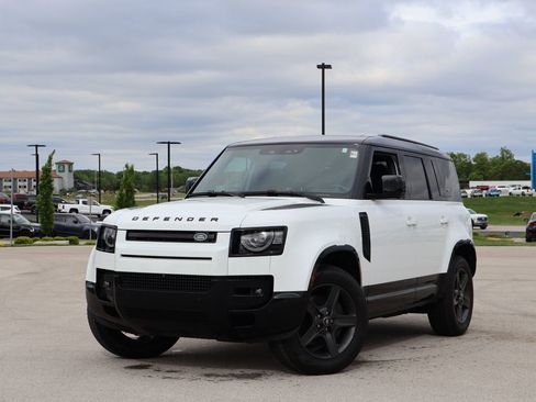 Used 2024 Land Rover Defender 110 X-Dynamic SE AWD/4WD image 1