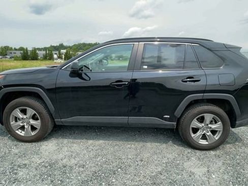 Certified 2025 Toyota RAV4 LE AWD/4WD image 5