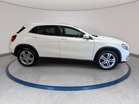 Used 2018 Mercedes-Benz GLA 250 4MATIC image 4
