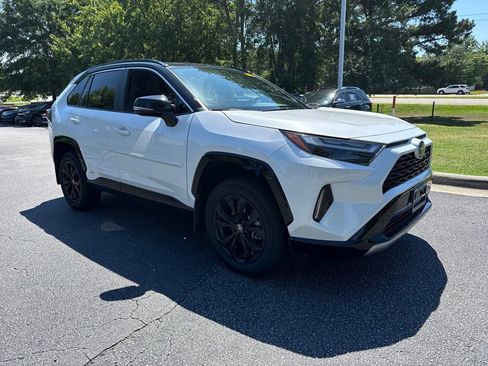 Used 2024 Toyota RAV4 XSE AWD/4WD image 8