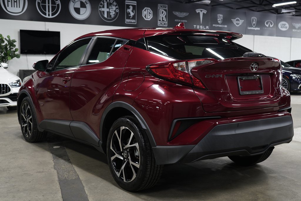 Used 2018 Toyota C-HR XLE FWD image 3