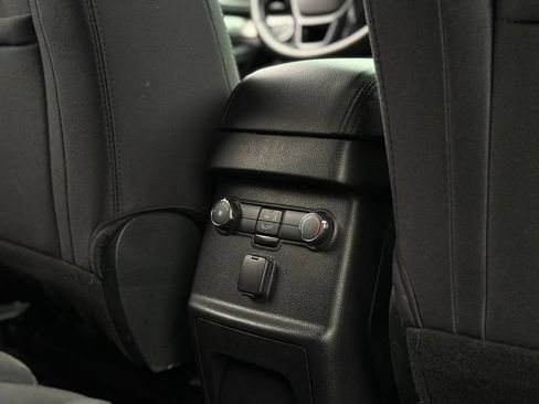 Used 2019 Ford Explorer XLT AWD/4WD image 17