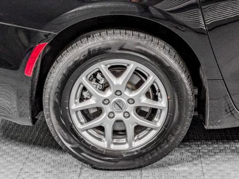 Used 2024 Chrysler Pacifica Touring-L image 32