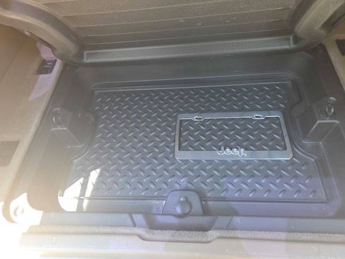 Used 2010 Jeep Liberty Limited w/ Tire & Wheel Group RWD image 26