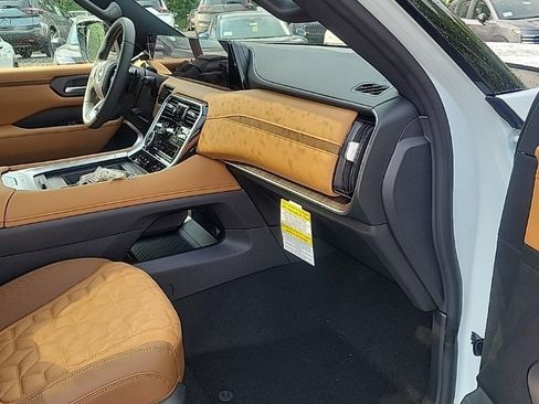 Used 2025 Nissan Armada Platinum Reserve image 32