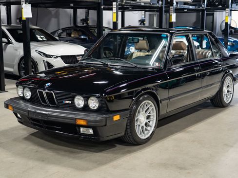 Used 1988 BMW M5 RWD image 2